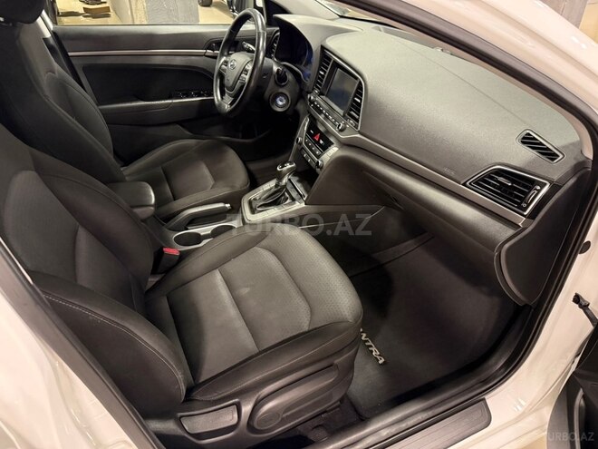 Hyundai Elantra-8