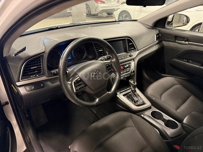 Hyundai Elantra-10