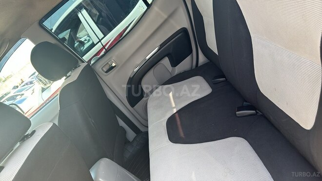 Mitsubishi L200-8