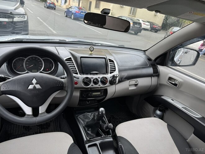 Mitsubishi L200-9
