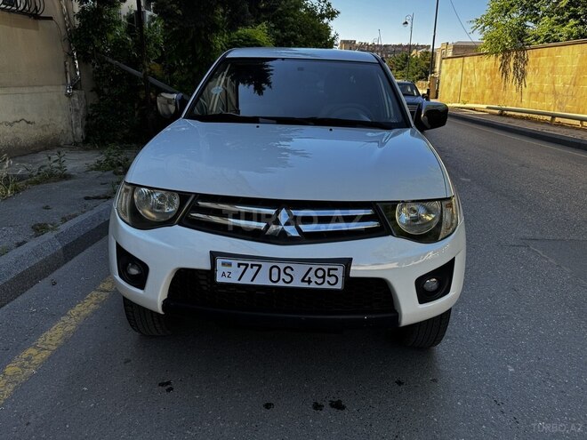 Mitsubishi L200-1