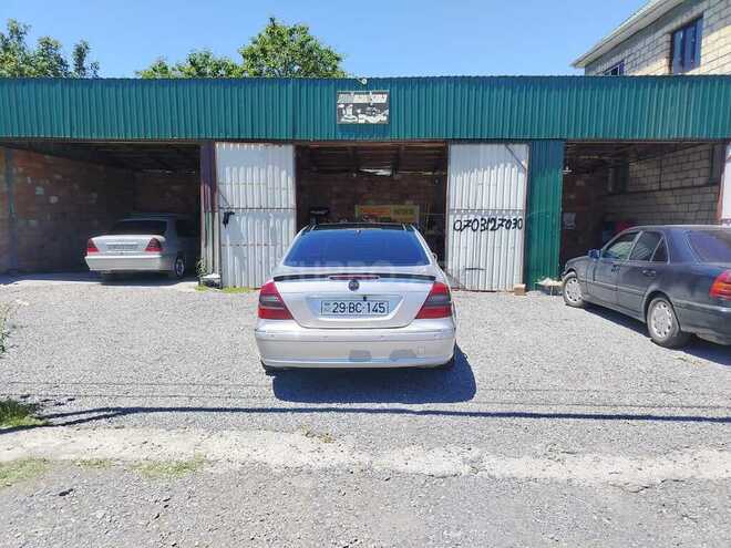Mercedes E 270-2