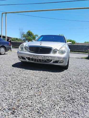Mercedes E 270-1