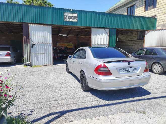 Mercedes E 270-3