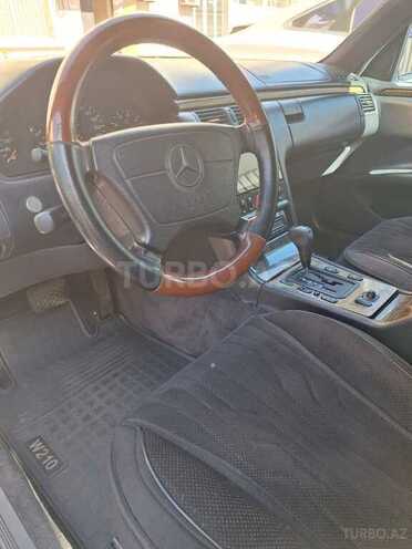 Mercedes E 240-3