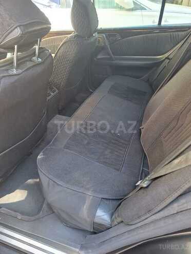 Mercedes E 240-4