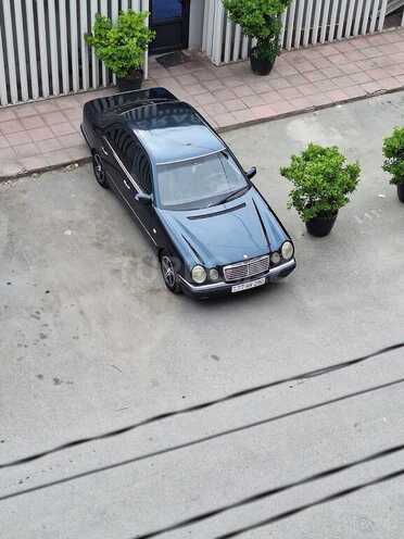 Mercedes E 240-7