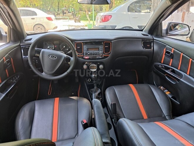 Kia Rio-5