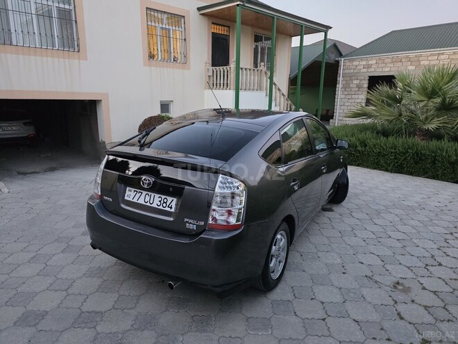 Toyota Prius-12
