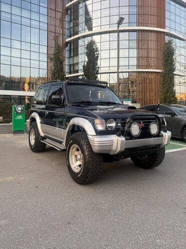 Mitsubishi Pajero-6