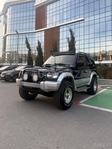 Mitsubishi Pajero-5