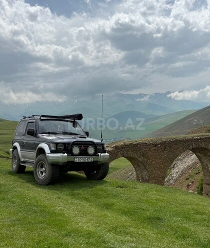 Mitsubishi Pajero-2