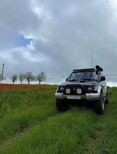 Mitsubishi Pajero-1