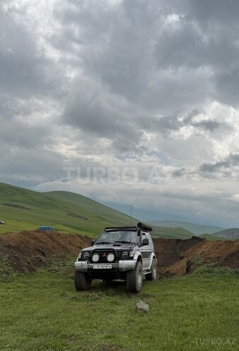 Mitsubishi Pajero-3