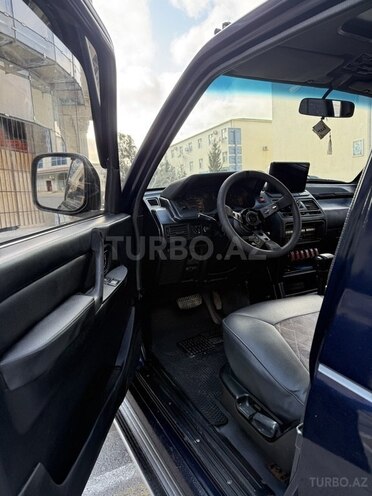 Mitsubishi Pajero-8