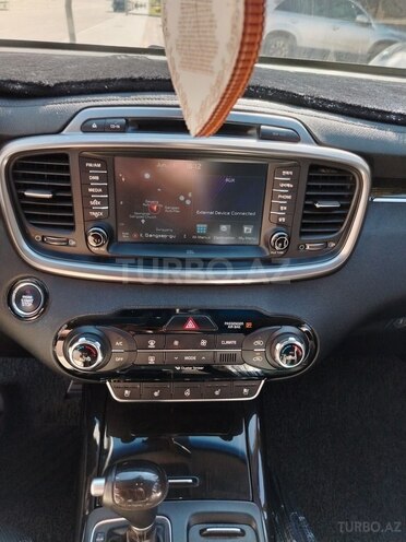 Kia Sorento-16