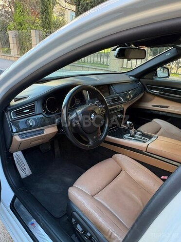 BMW 740-11