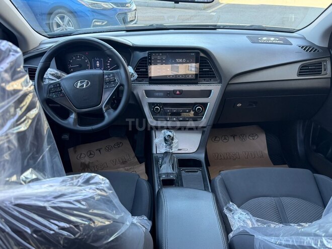Hyundai Sonata-12