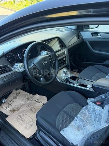 Hyundai Sonata-16