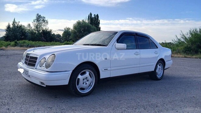 Mercedes E 240-2