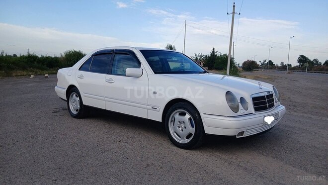 Mercedes E 240-3