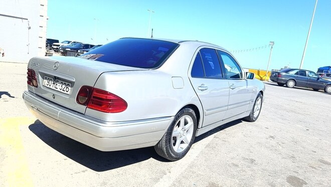 Mercedes E 280 4MATIC-5