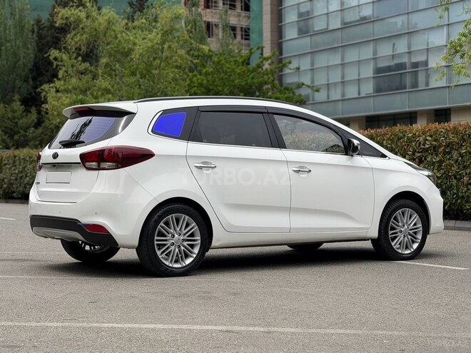 Kia Carens-6
