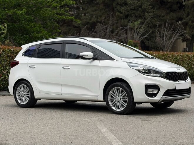 Kia Carens-3