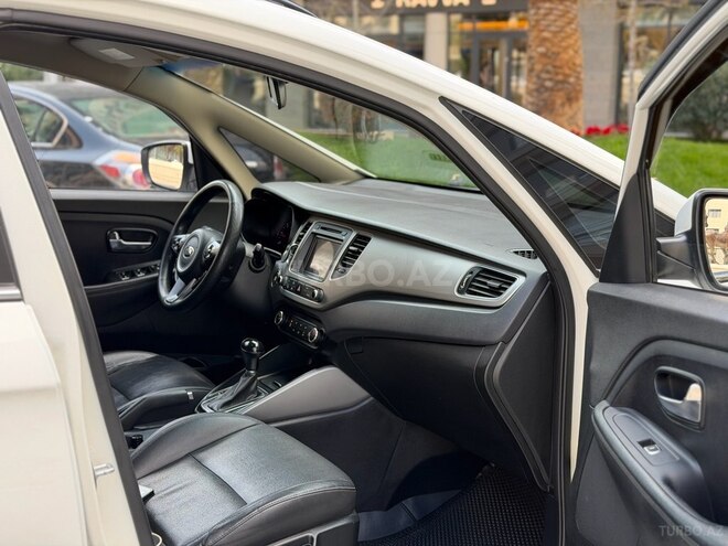 Kia Carens-7