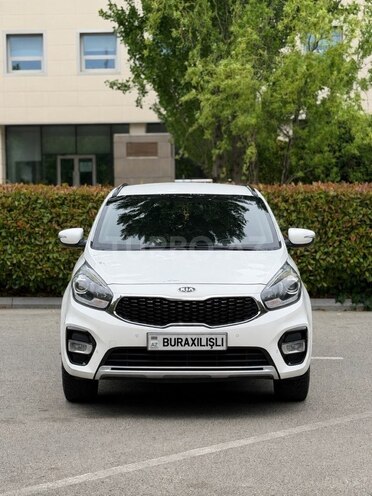 Kia Carens-1