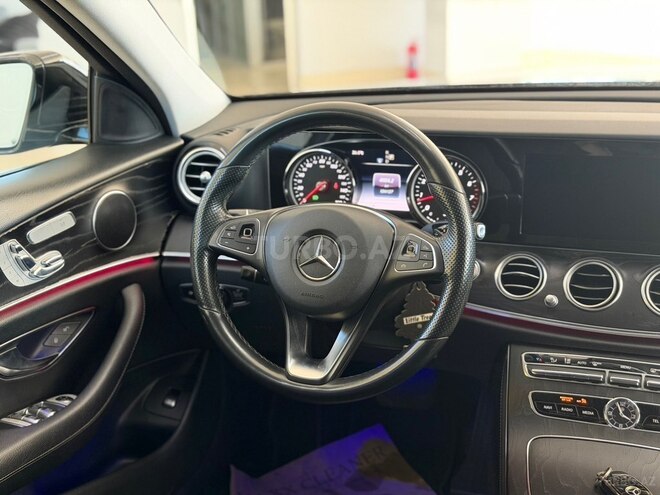 Mercedes E 300-11