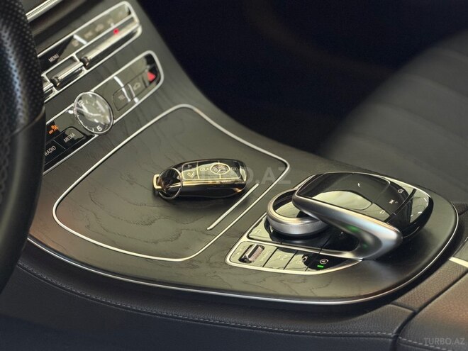 Mercedes E 300-13