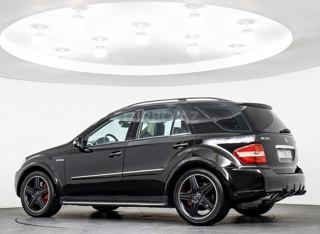 Mercedes ML 63 AMG-3