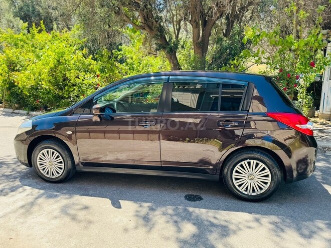 Nissan Tiida-5
