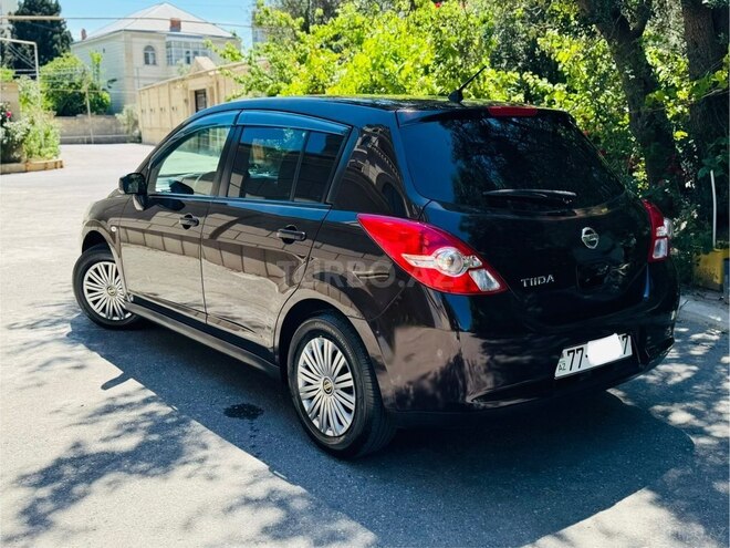 Nissan Tiida-8