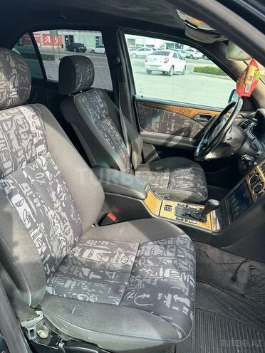 Mercedes E 280-7