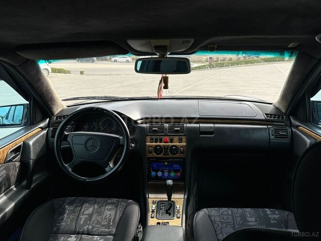 Mercedes E 280-6