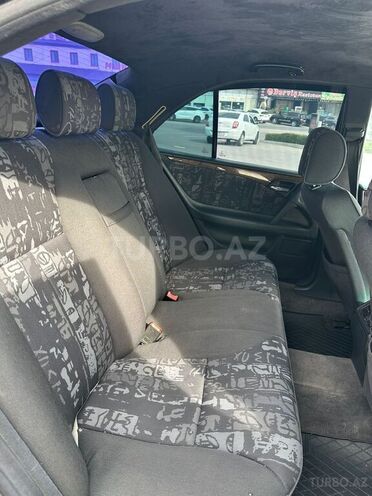 Mercedes E 280-8