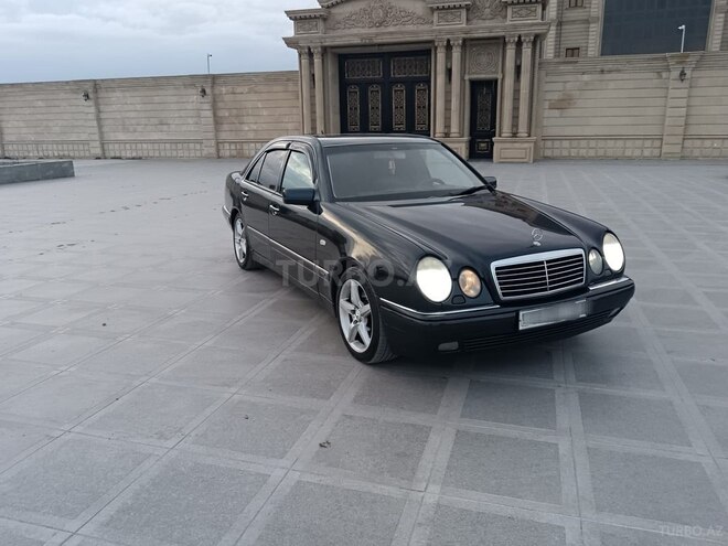 Mercedes E 280-1
