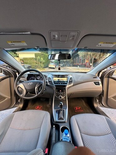 Hyundai Elantra-7