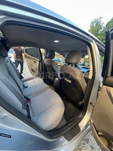 Hyundai Elantra-9