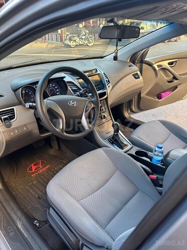 Hyundai Elantra-8