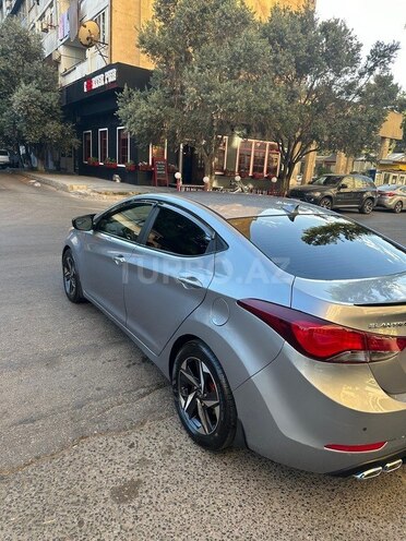 Hyundai Elantra-4