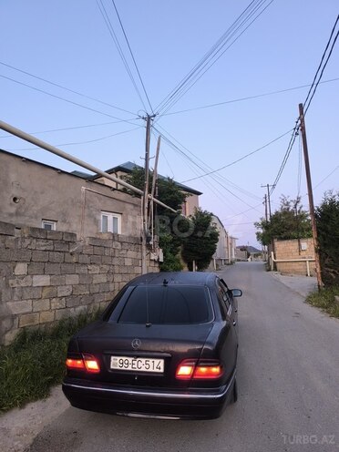 Mercedes E 220-4