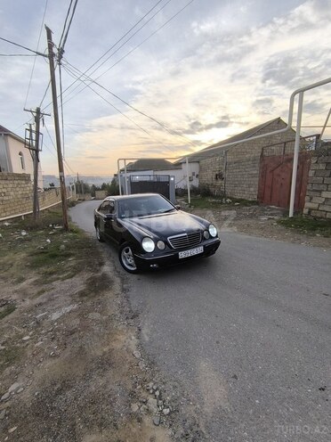 Mercedes E 220-10