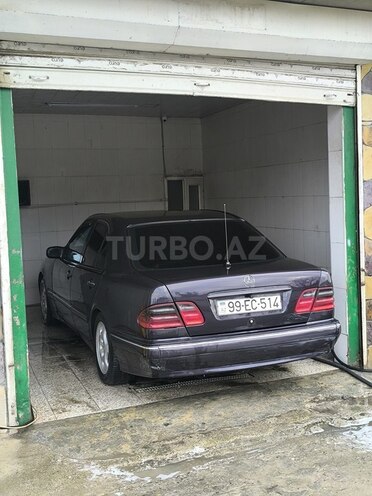 Mercedes E 220-12