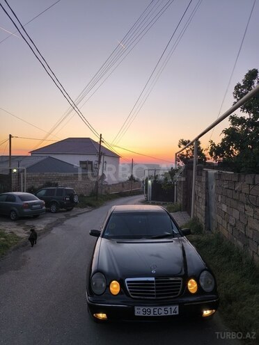 Mercedes E 220-3