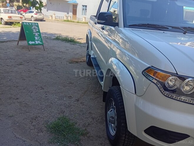 UAZ Pickup-17
