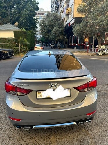 Hyundai Elantra-6