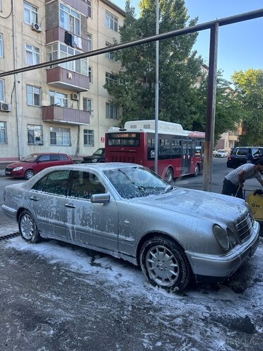 Mercedes E 280-5